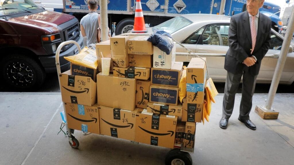 How does drop shipping on Instagram affect users? | Explained